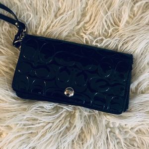 COACH WALLET/WRISTLET : Patent Leather Embossed